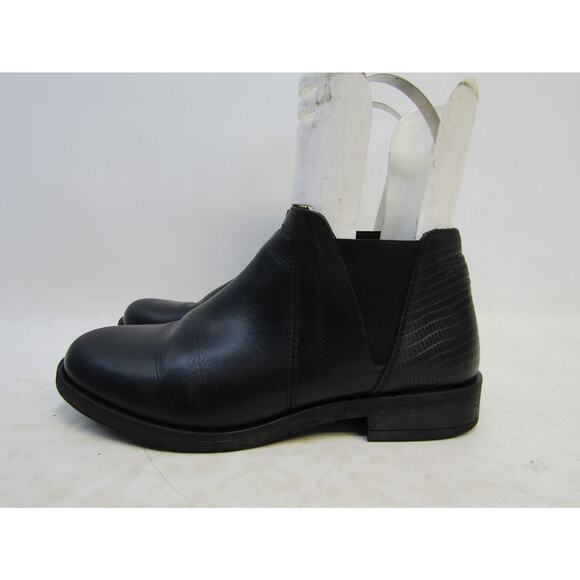 Clarks Womens Sz 8 M Black Leather Chelsea Ankle Fashion Boots Bootie - Picture 1 of 11
